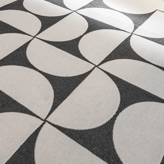 midcentury square kilim serisi için detaylı bilgi göster midcentury square kilim serisi resmi