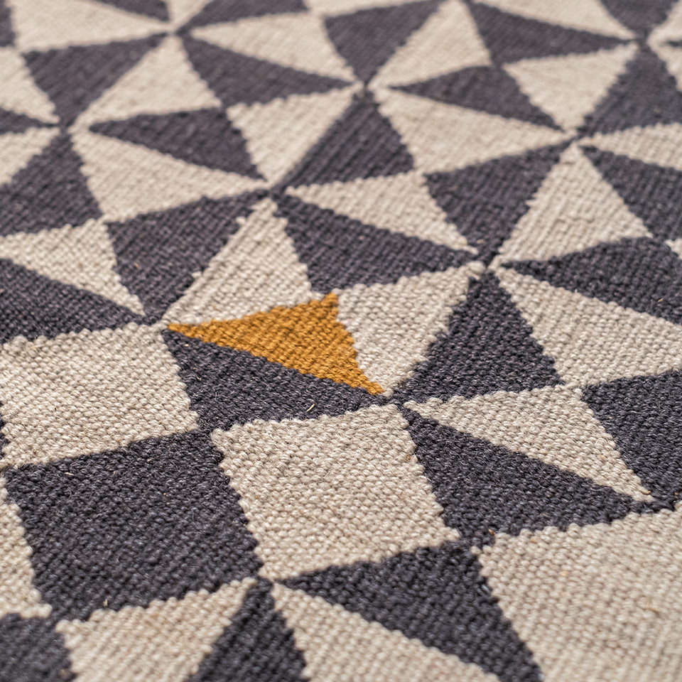 cross minor el dokuması kilim 85x144, 1,23 m2 için detaylı bilgi göster cross minor el dokuması kilim 85x144, 1,23 m2 resmi