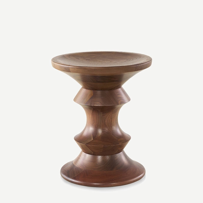 eames walnut stool a type'in resmi