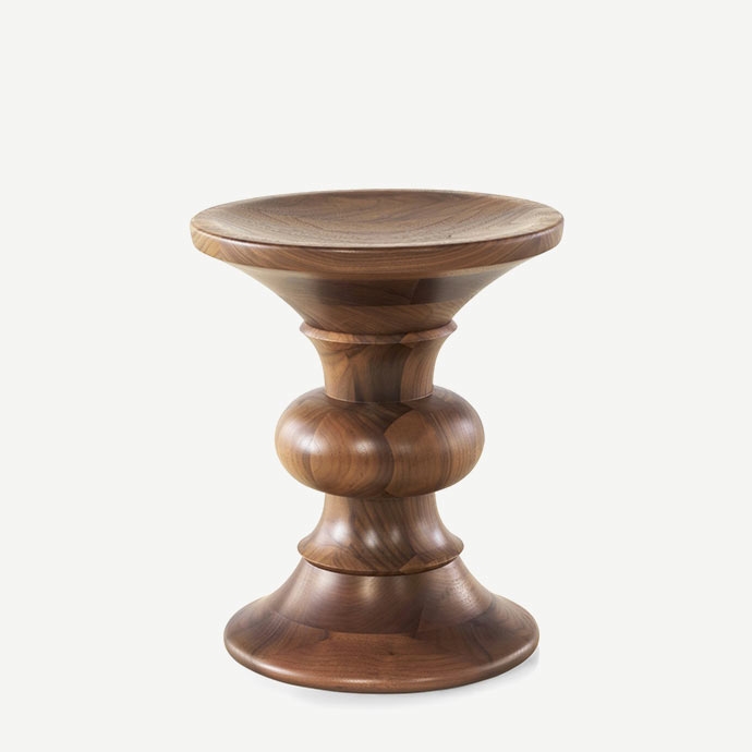 eames walnut stool b type'in resmi