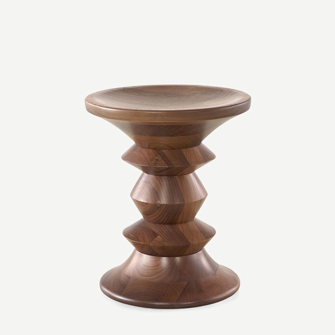 eames walnut stool c type'in resmi