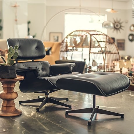 eames lounge chair & ottoman black edition'in resmi