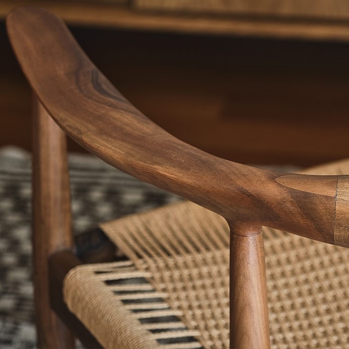kennedy armchair sandalye ceviz'in resmi