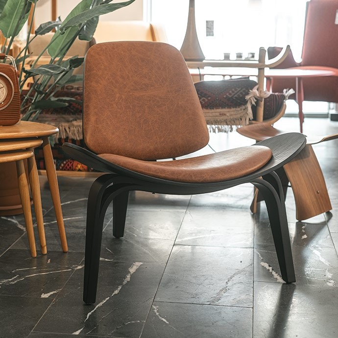 shell plywood chair'in resmi