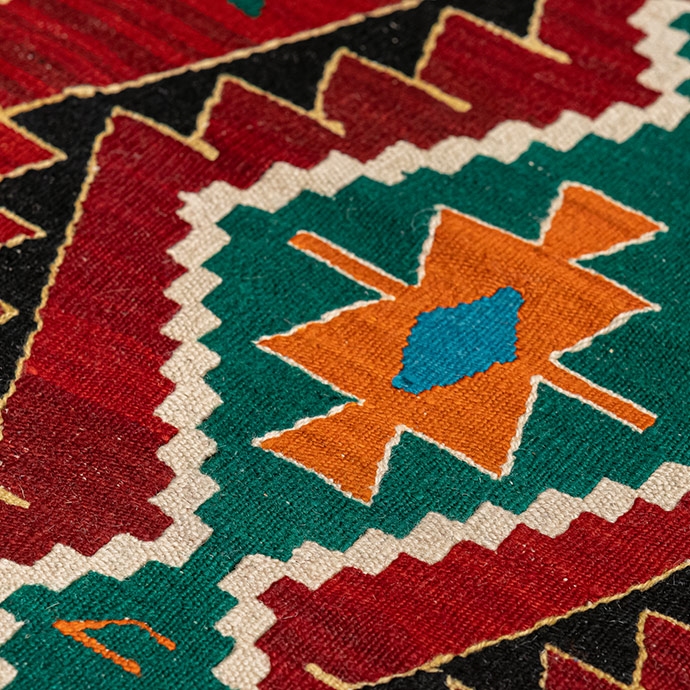 uşak el dokuması kilim 2,03 m2'in resmi