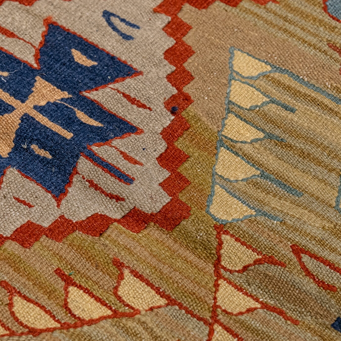 uşak el dokuması kilim 1,90 m2'in resmi