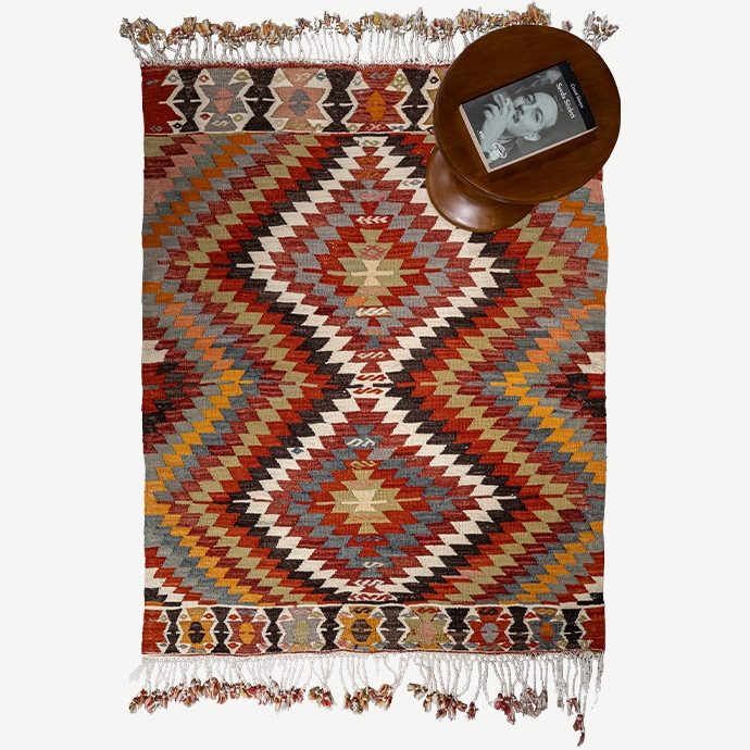 vintage uşak el dokuması kilim 1,87 m2'in resmi