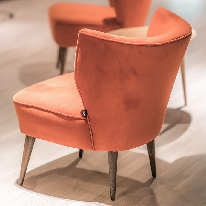 soho midcentury berjer turuncu resmi