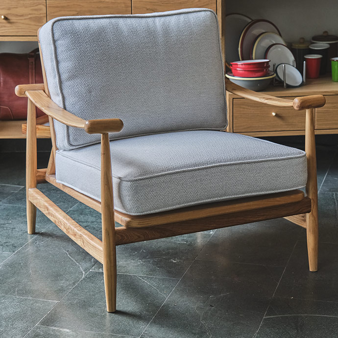 naif midcentury berjer resmi