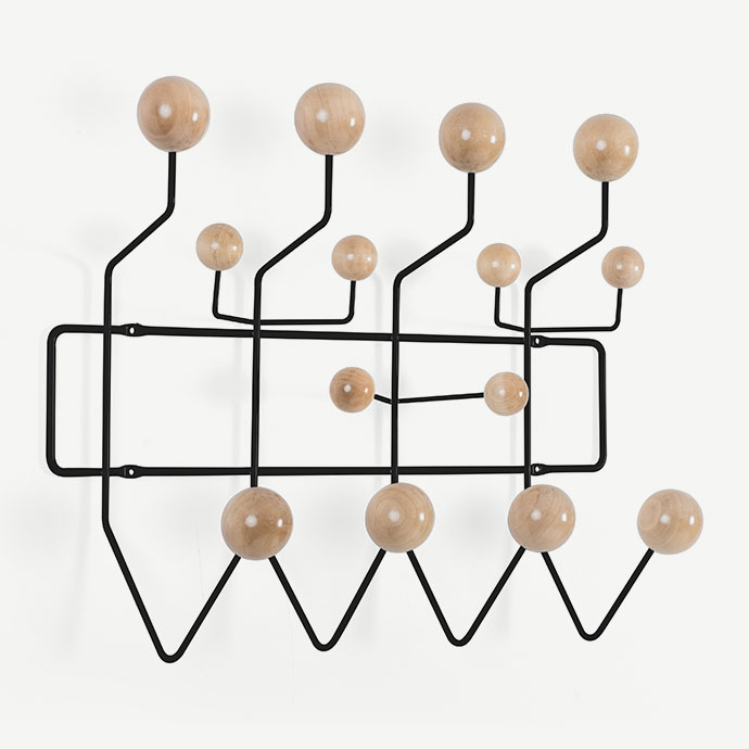 charles eames hang ıt all ahşap toplu siyah askılık resmi