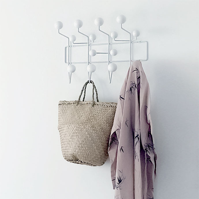 charles eames hang ıt all beyaz toplu askılık resmi