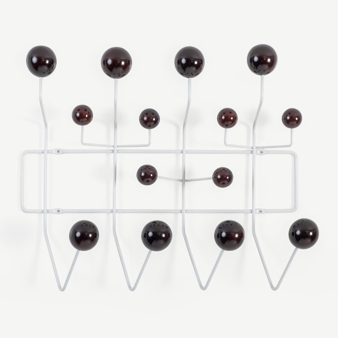 charles eames hang ıt all koyu ahşap toplu askılık resmi