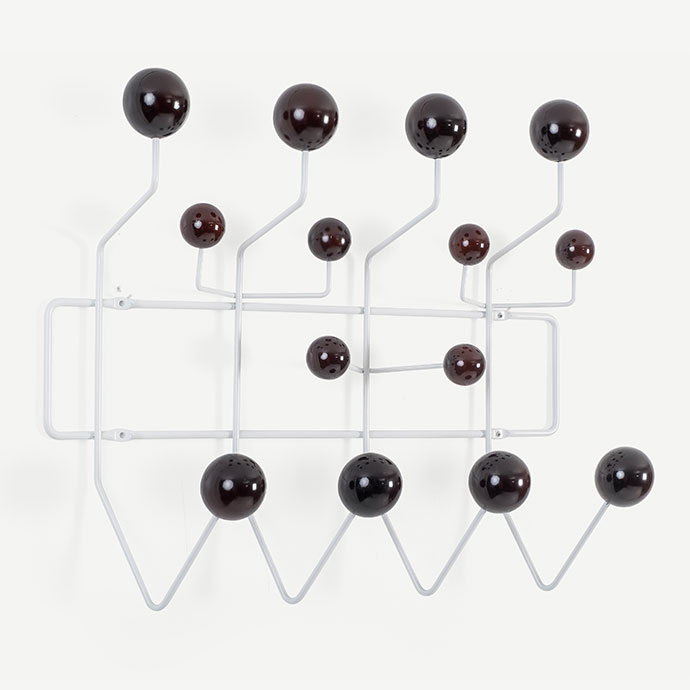 charles eames hang ıt all koyu ahşap toplu askılık resmi