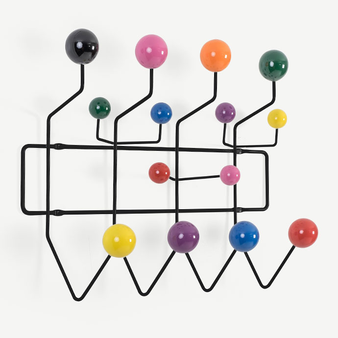 charles eames hang ıt all renkli toplu siyah askılık resmi